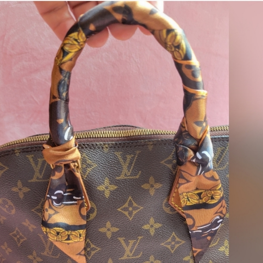 Louis Vuitton Monogram Canvas Alma Crossbody Bag with Cream Trim and Beige Strap - Picture 14 of 16